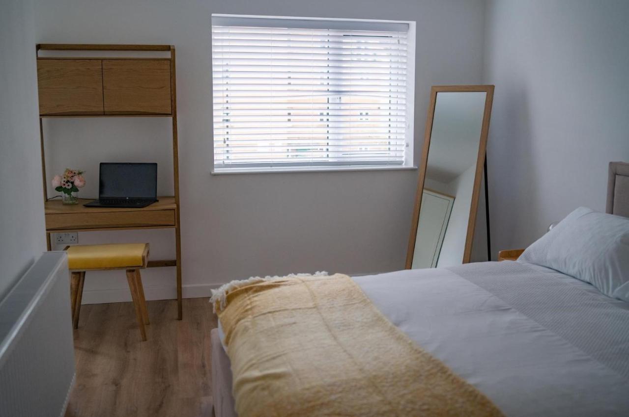 The Red House Modern Stylish Home From Home Walking Distance To Cardiff Bay And City Centre With Parking Екстер'єр фото