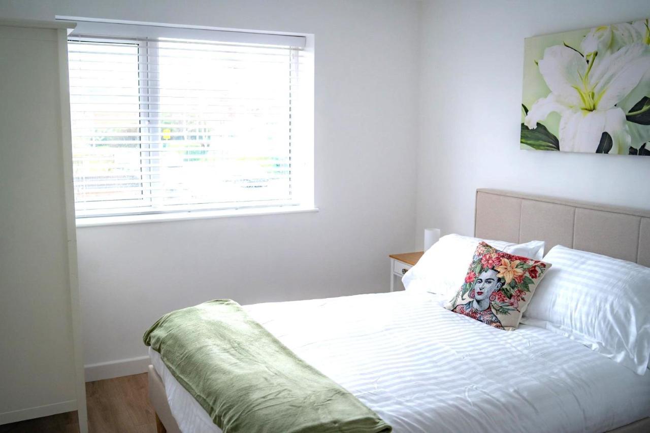 The Red House Modern Stylish Home From Home Walking Distance To Cardiff Bay And City Centre With Parking Екстер'єр фото