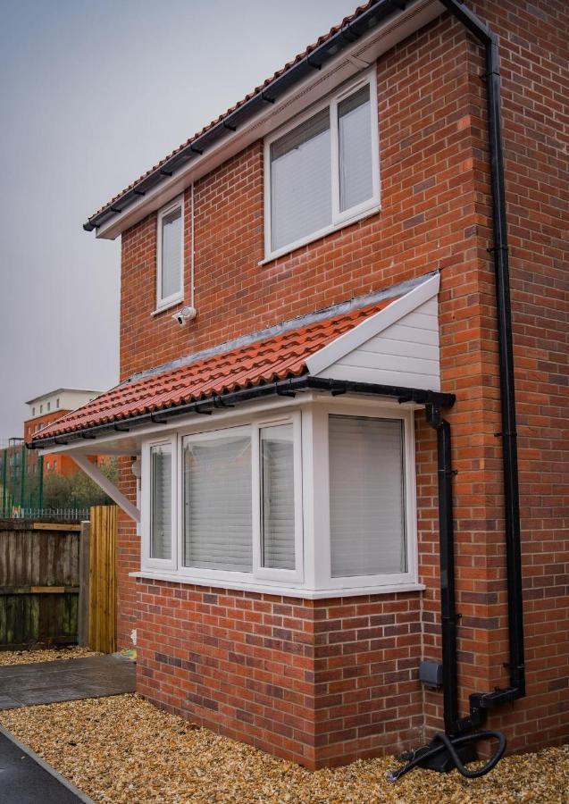 The Red House Modern Stylish Home From Home Walking Distance To Cardiff Bay And City Centre With Parking Екстер'єр фото